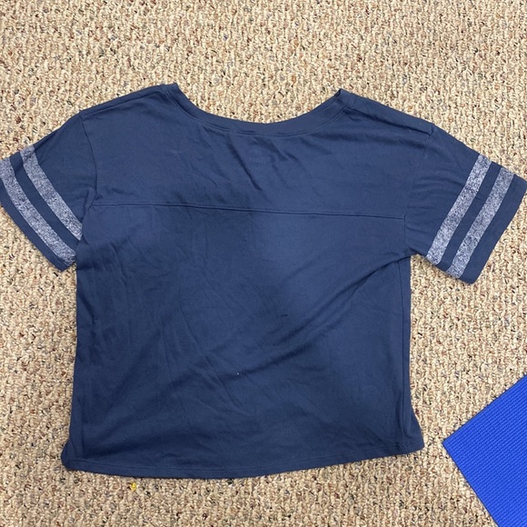 XS perfect cropped tee. Baseball style tee with stripes on sleeves. - Picture 2 of 2